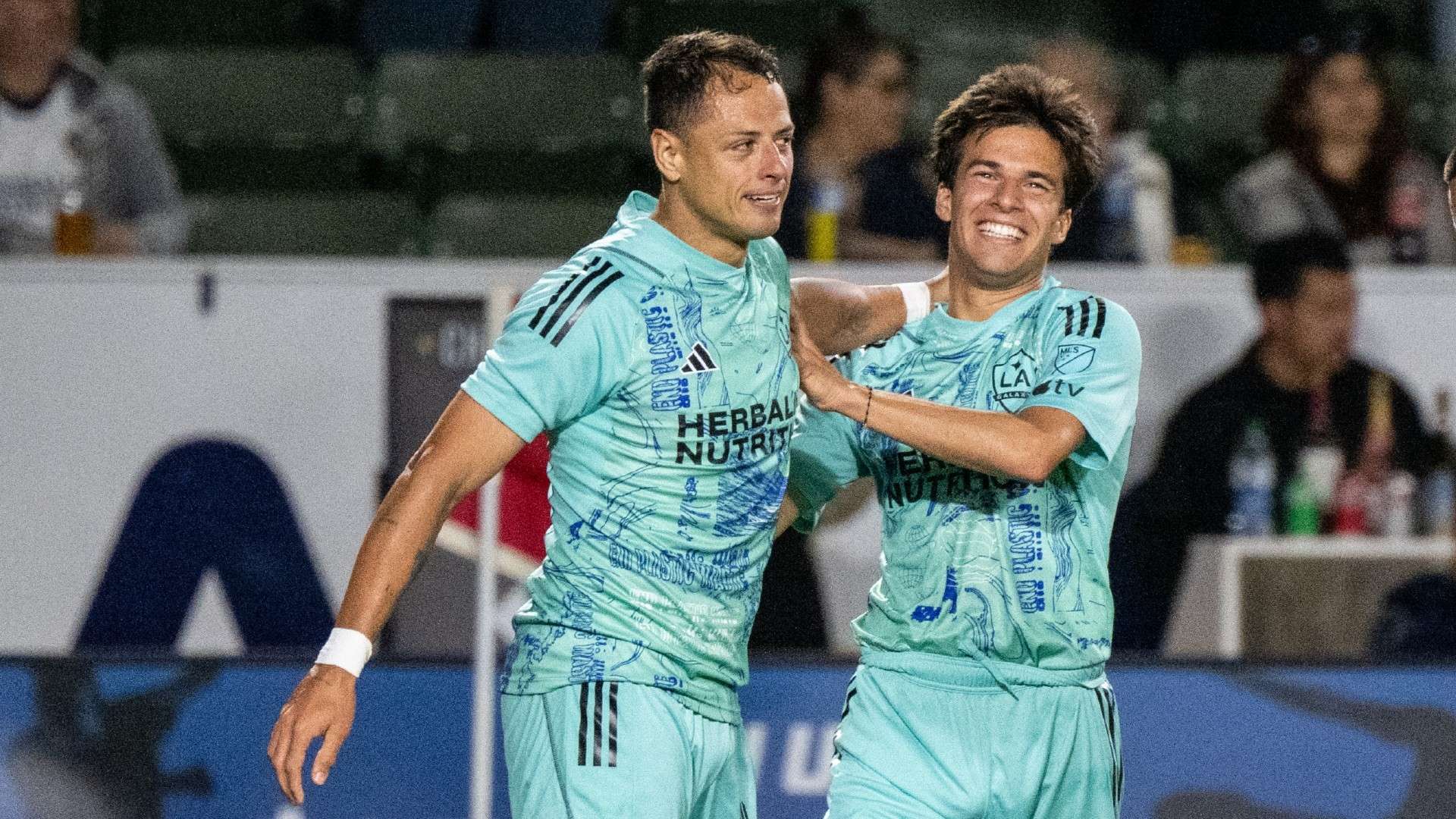 中国女足1-6不敌英格兰女足无缘晋级，王霜点球破门朱钰失误送分